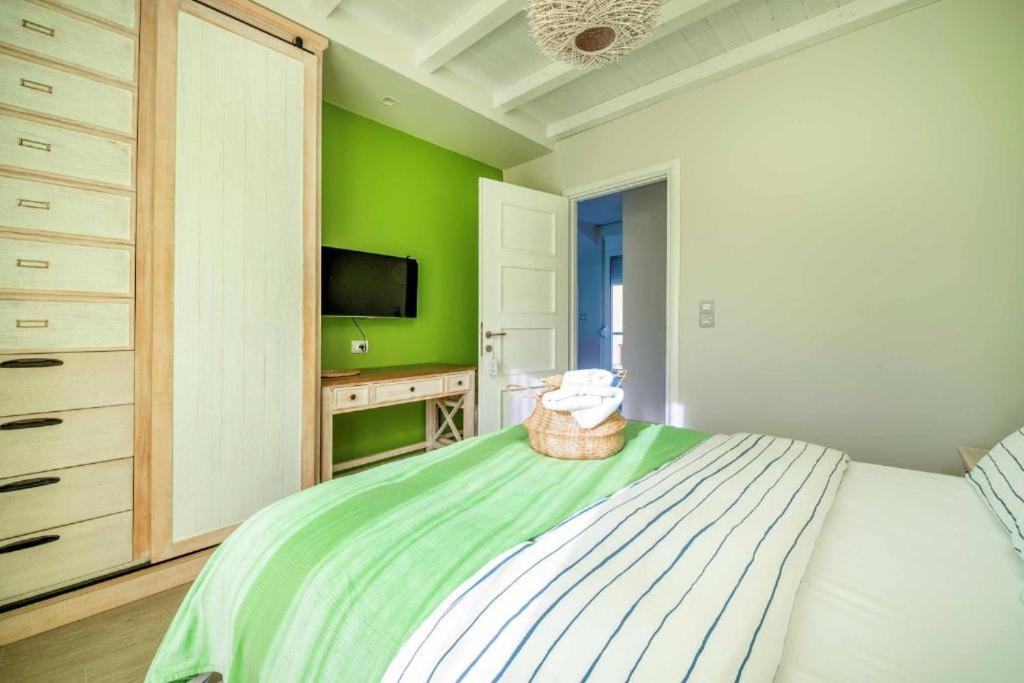 Seabreeze Villa - With Jacuzzi & Heated Pool Мастрихари Екстериор снимка